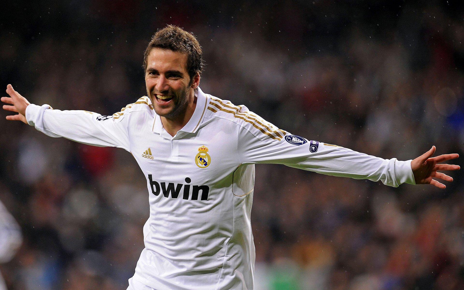 姆巴佩感叹防守维尼修斯90分钟,对边后卫是种折磨